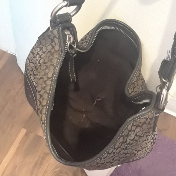 A bag - Picture 3 of 4